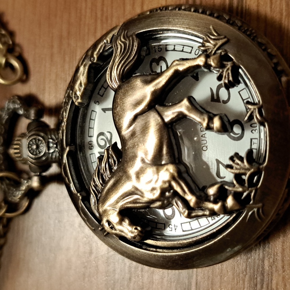 SALE Horse bronze watch on a chain - Picture 2 of 5